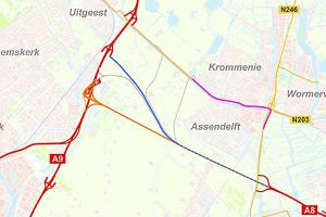 Het ontbreken van een goede oost-westverbinding zorgt dagelijks voor files op de provinciale wegen N203 en N246. Dit leidt in Krommenie en Assendelft tot ernstige overlast, van onder meer sluipverkeer, geluidhinder en slechte luchtkwaliteit. Een betere verbinding tussen de A8 en A9 is van groot belang om deze problemen op te lossen. De provincie Noord-Holland, de Vervoerregio Amsterdam en de gemeenten Zaanstad, Uitgeest, Heemskerk, Beverwijk en Velsen onderzoeken samen de mogelijkheden om de doorstroming en de leefbaarheid voor nu en voor de toekomst te verbeteren.