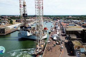 De visreceptenwedstrijd van IJmuiden Rauw aan Zee en het Havenfestival is gewonnen door de Gijsbrecht de Zeeuw. De 88-jarige IJmuidenaar veroverde de harten van de jury én de visliefhebbers die via Facebook konden stemmen met zijn keeltjes en lippen van kabeljauw.